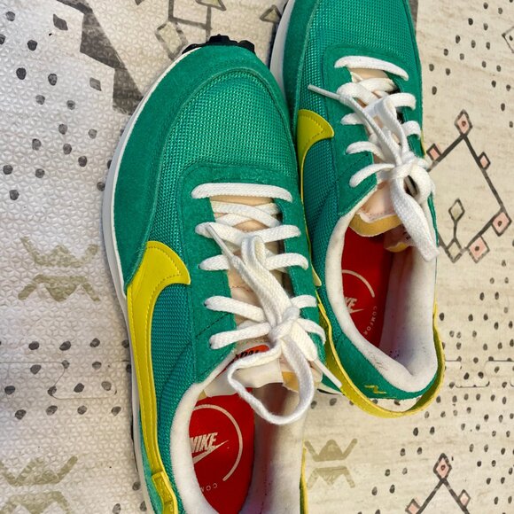 Nike Women’s Waffle Debut Vintage Stadium (9) - Picture 2 of 5